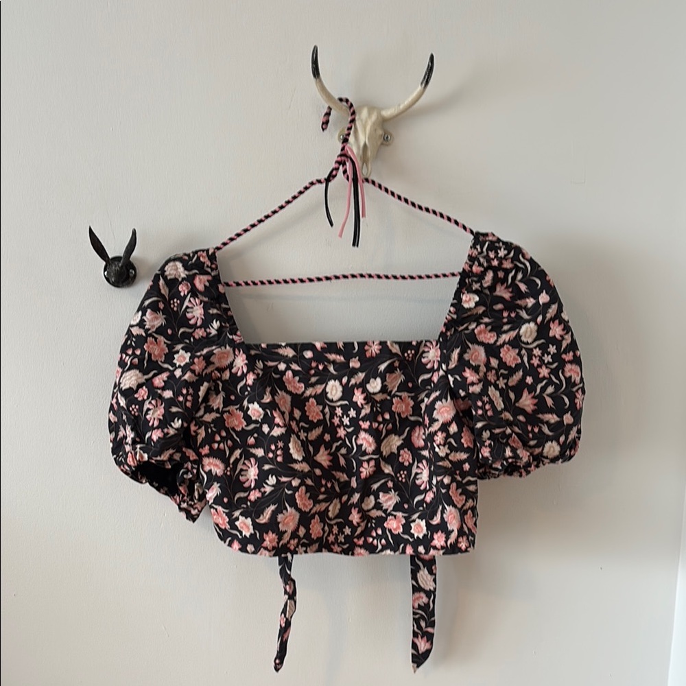 Aritzia’s Little Moon Black and Pink Puff Sleeve Crop Blouse